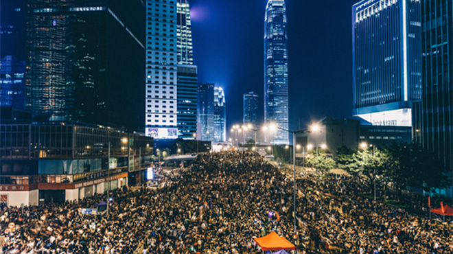 「進撃の巨人」は“実話”だった！？ 選挙を奪われる香港人がそう感じる理由